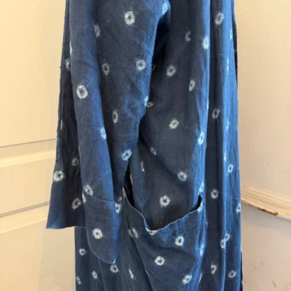 Maiwa blue shibori bandhani linen robe natural indigo - Picture 3 of 7